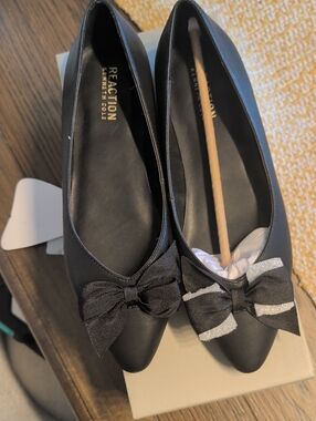 Kenneth Cole Reaction Black Pointed Toe Bow Detail Flats
